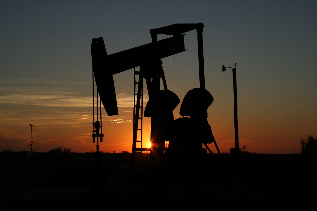 https://dlaignite.com/wp-content/uploads/2017/11/oil-monahans-texas-sunset-70362-1024x682-1.jpg