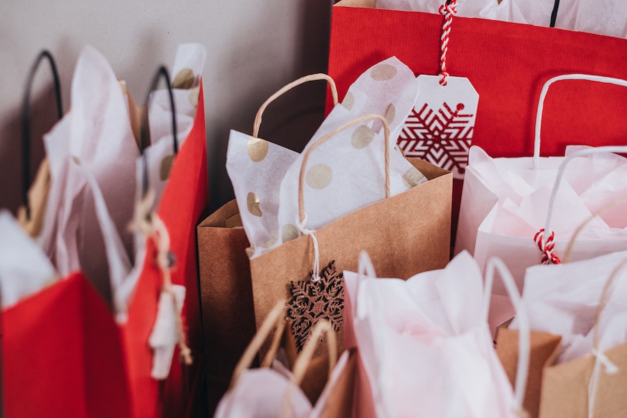 https://dlaignite.com/wp-content/uploads/2017/12/bags-christmas-christmas-gifts-749353.jpg