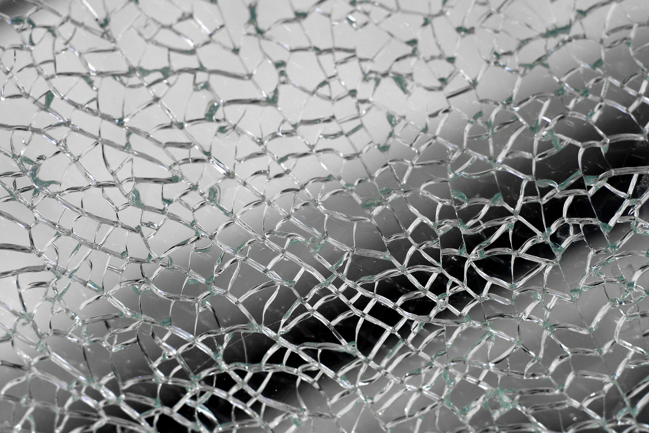 https://dlaignite.com/wp-content/uploads/2019/04/broken-glass-2-1158910-1279x852-1.jpg