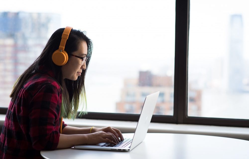https://dlaignite.com/wp-content/uploads/2019/11/adult-call-center-desk-1181681-e1572856009248-1000x640.jpg