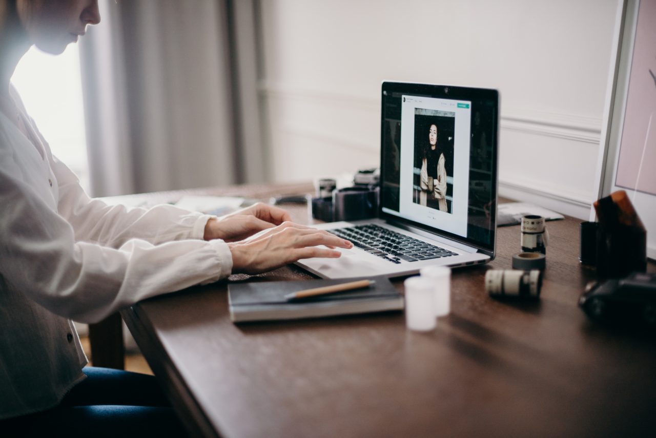 https://dlaignite.com/wp-content/uploads/2020/03/selective-focus-photography-of-woman-using-macbook-pro-3584996-1280x855.jpg